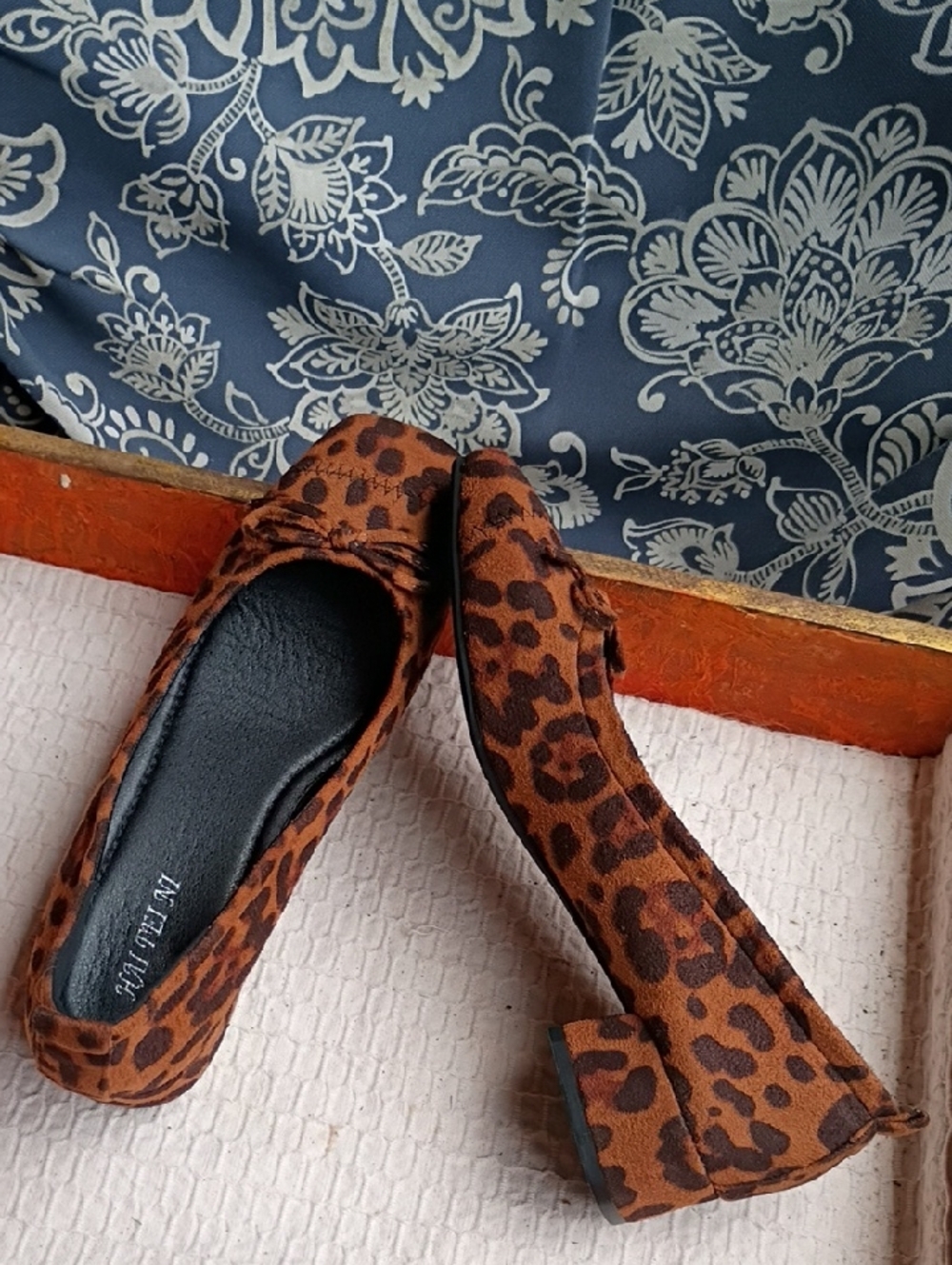 Leopard Print Suede Slip-On Flats in Warm Brown & Orange Size 7.5